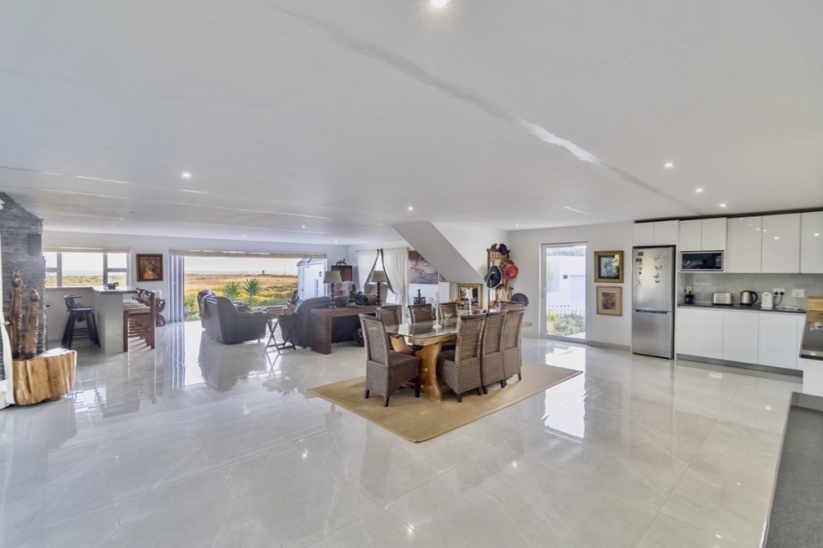4 Bedroom Property for Sale in Grotto Bay Western Cape